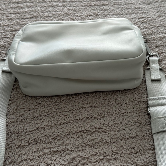 Lululemon Everywhere Crossbody Bag - Picture 5 of 12